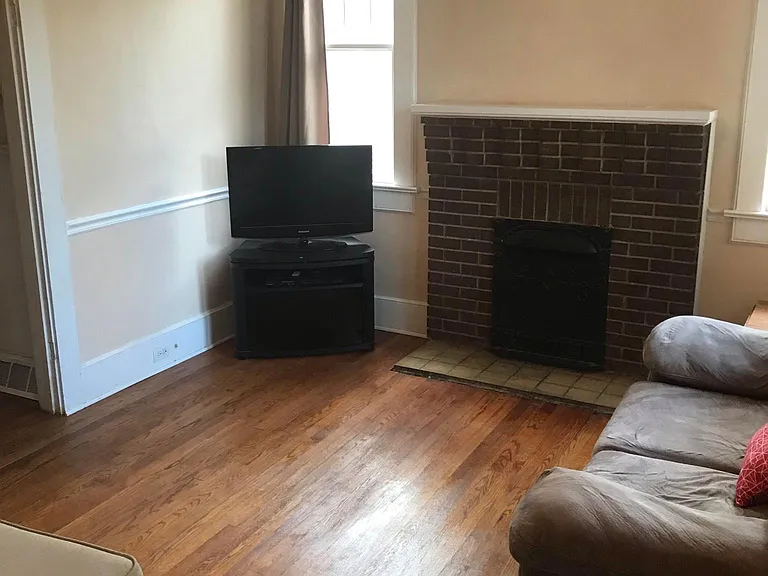 2217 Marion St — Photo 4