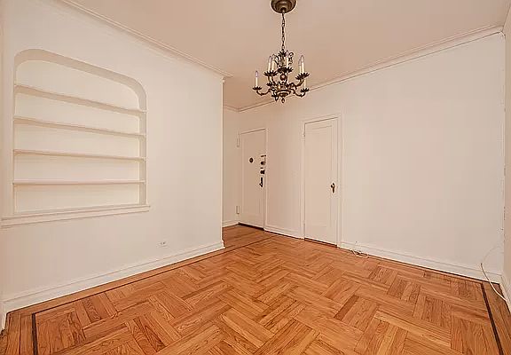 2nd image of 601 Pelham Pkwy N APT 416