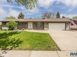 1724 E Ponderosa Dr, Sioux Falls, SD 57103