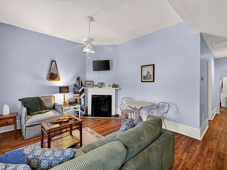 534 E Gordon Ln — Photo 6