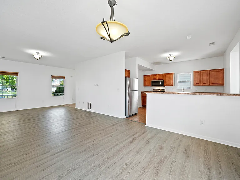 4035 Redroyal Ave — Photo 12