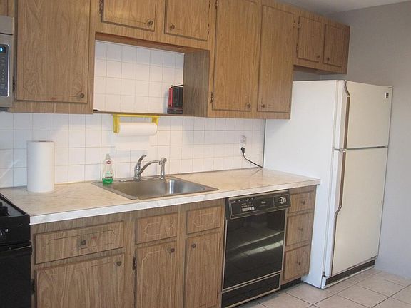 4th image of 33 Bayberry Dr APT 2