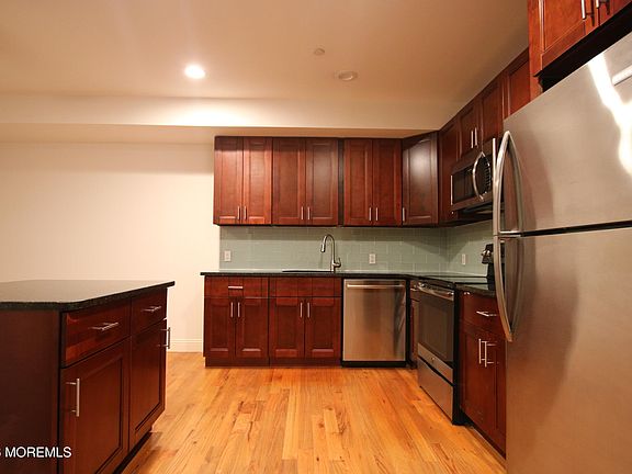 3rd image of 1003 Bond St Unit 4