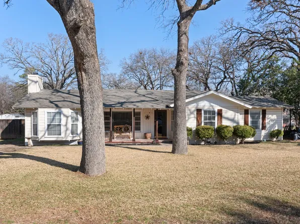 1105 Carpenter St, Azle, TX 76020