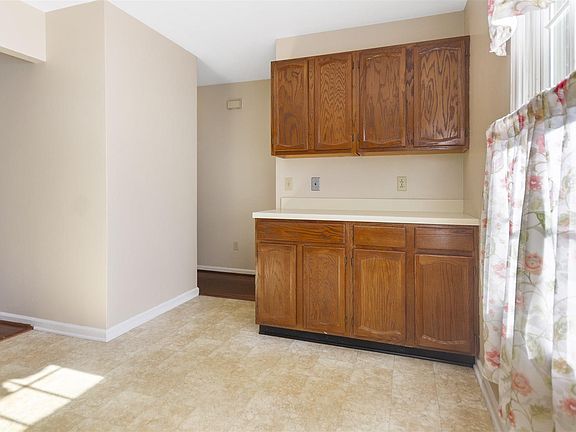 5th image of 185 Franklin Parke Ct