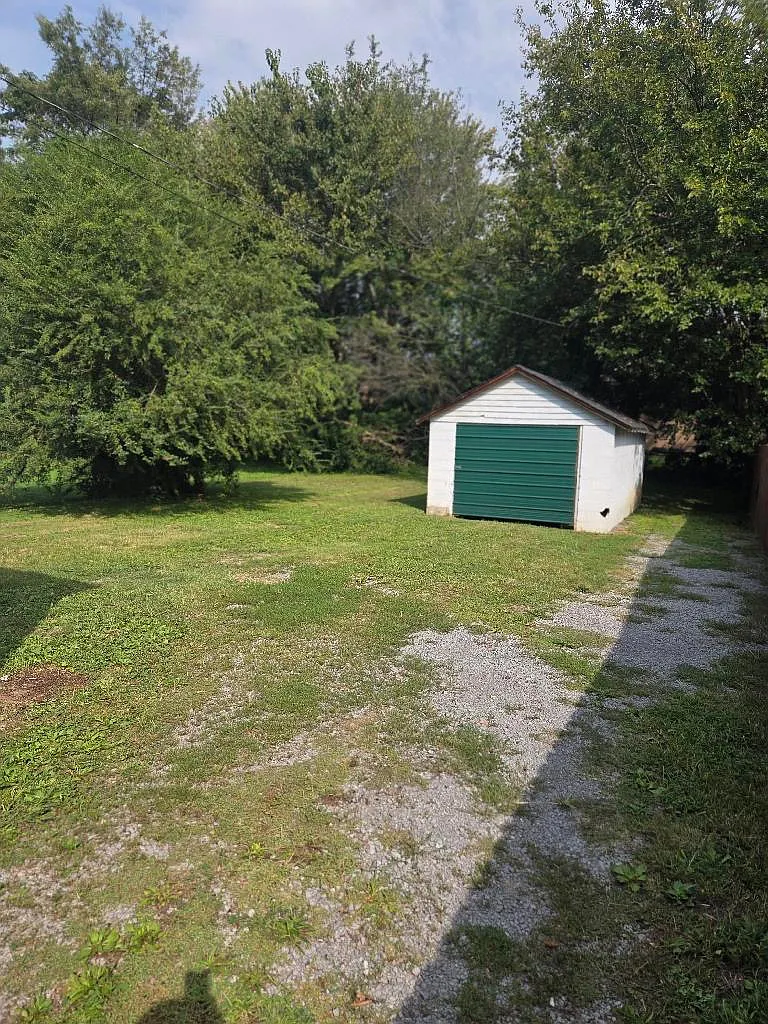 2 bed, 954 sqft, $1,325 — Photo 2