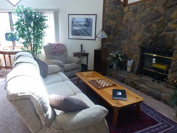 5th image of 586 W Stone Dr