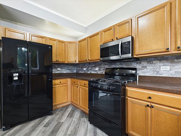 4th image of 389 N Carlisle Ct