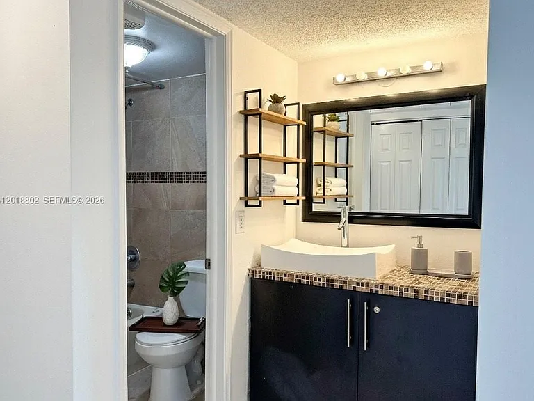 Live Oak Pl — Photo 10