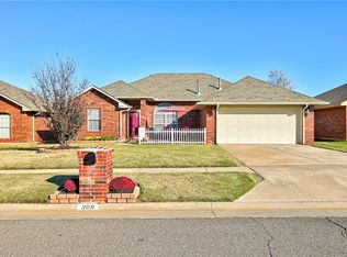 309 SW 40th St, Moore, OK 73160