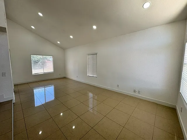 1630 Suffolk Ct — Photo 7