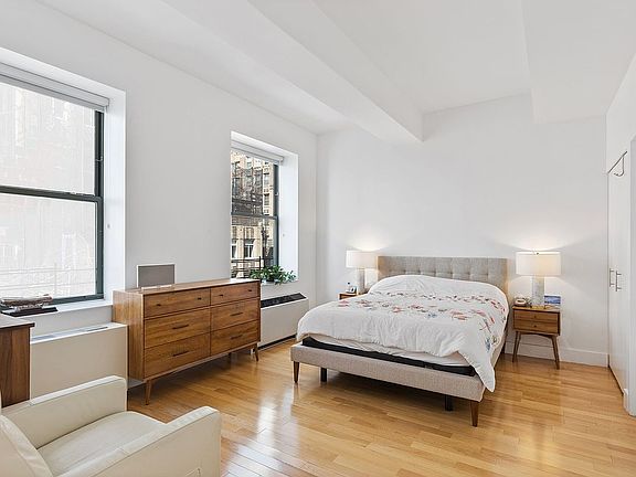 4th image of 99 John St APT 1606