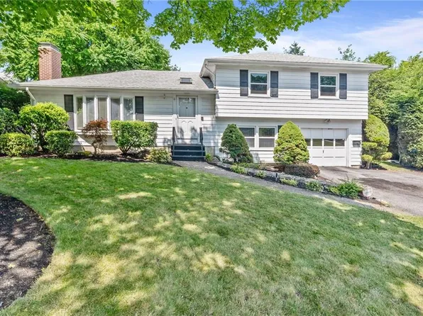 11 Everett Rd, Cranston, RI 02920