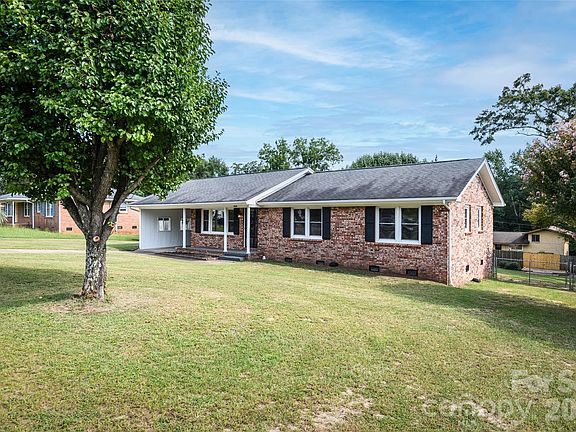 3rd image of 5426 Oakcrest Rd