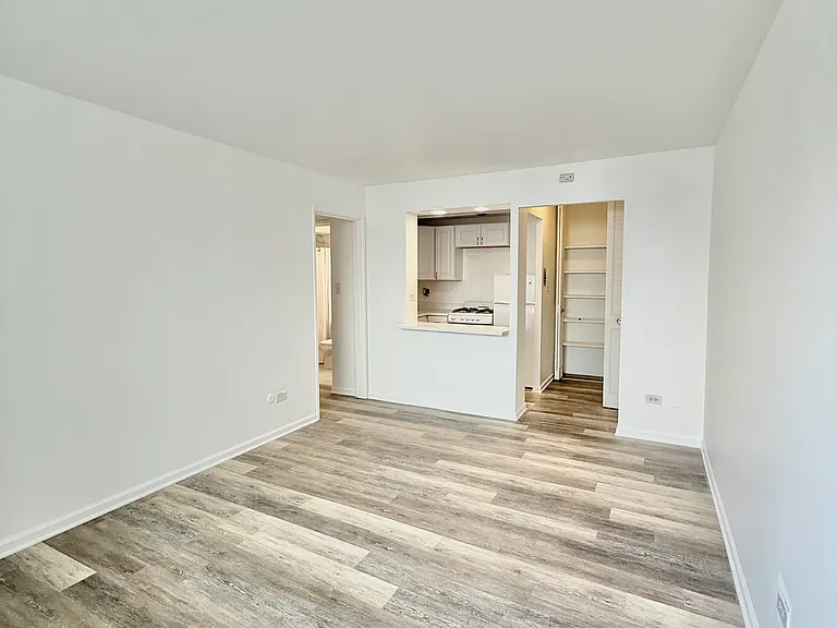 6815 N Sheridan Rd — Photo 11