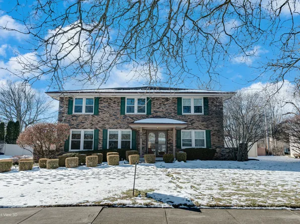 203 Meadow Wood Dr, Joliet, IL 60431