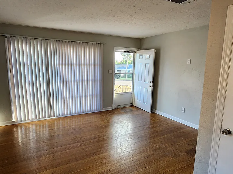 429 Audubon Cir — Photo 2