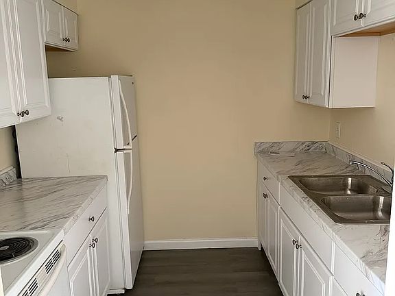 5th image of 321 Constitution Way