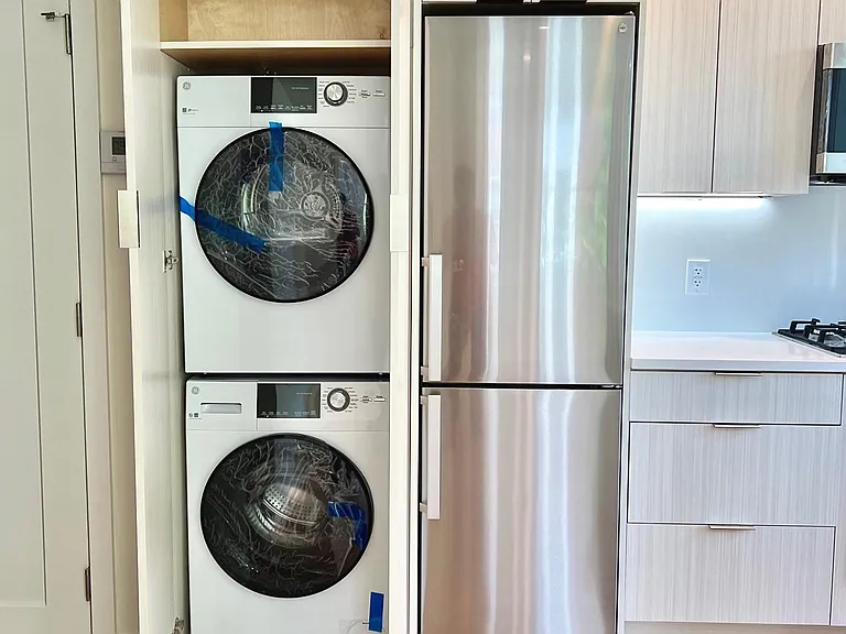 2303 Green St #3 — Photo 8
