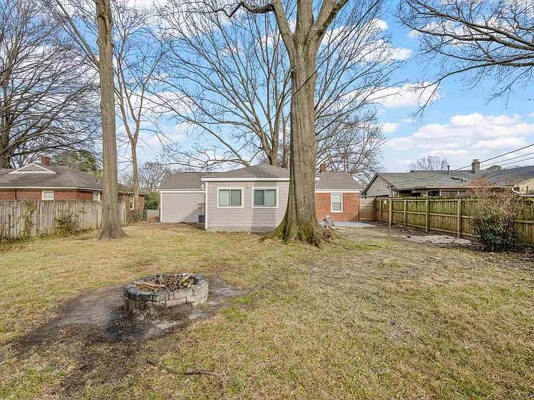 1453 Colonial Rd — Photo 33