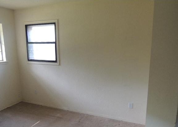 5th image of 2100 Vickie Dr