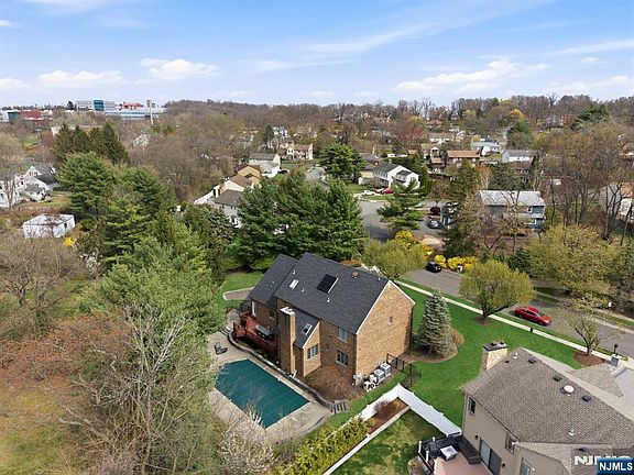 2nd image of 8 Danielle Dr