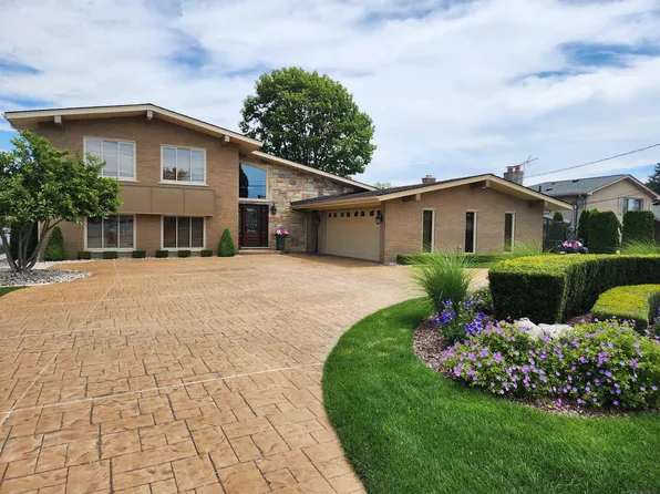 38260 Seaway Ct, Harrison Township, MI 48045