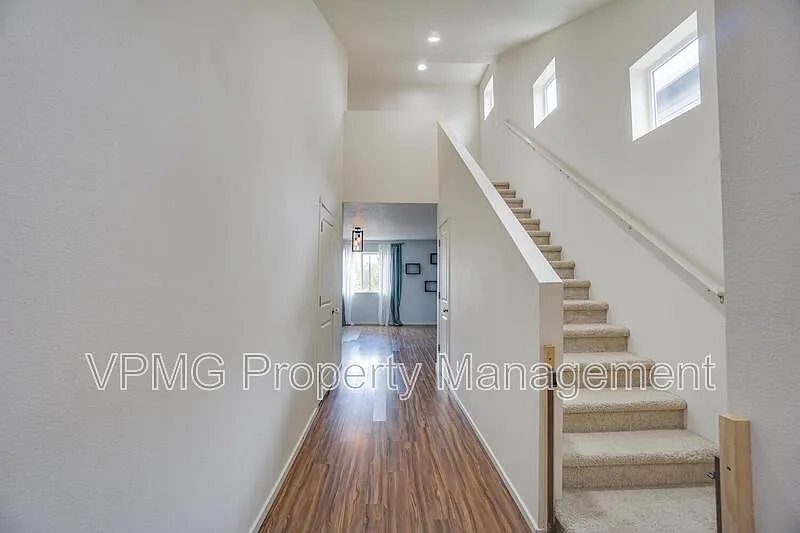 4 bed, 2.5 bath, 1684 sqft, $2,795 — Photo 3