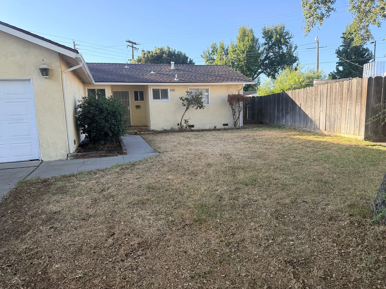 3 bed, 1175 sqft, $2,400 — Photo 3