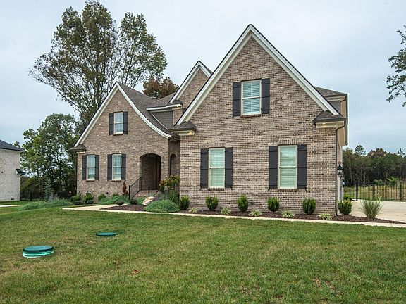 2nd image of 1605 Blueridge Dr