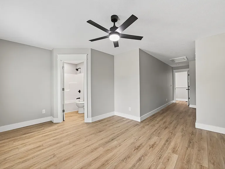 902 N Madison St — Photo 10