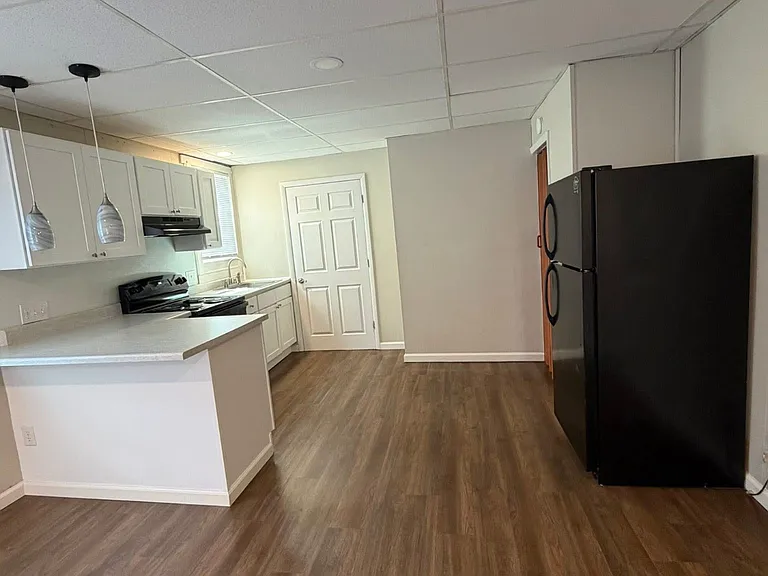 720 E Market St #101 — Photo 1