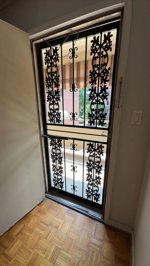 Great location for $1800/month - 2bd/1ba with TWO assigned parking spaces (tandem spaces) — Photo 3