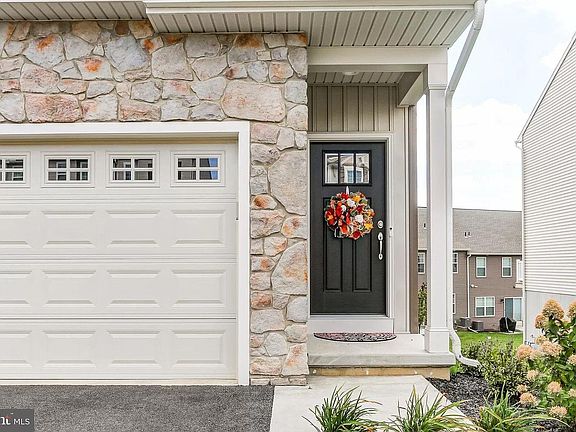 3rd image of 558 Brook Shire Ct