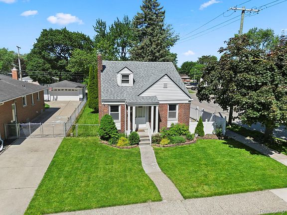 2nd image of 7604 Robinson Ave