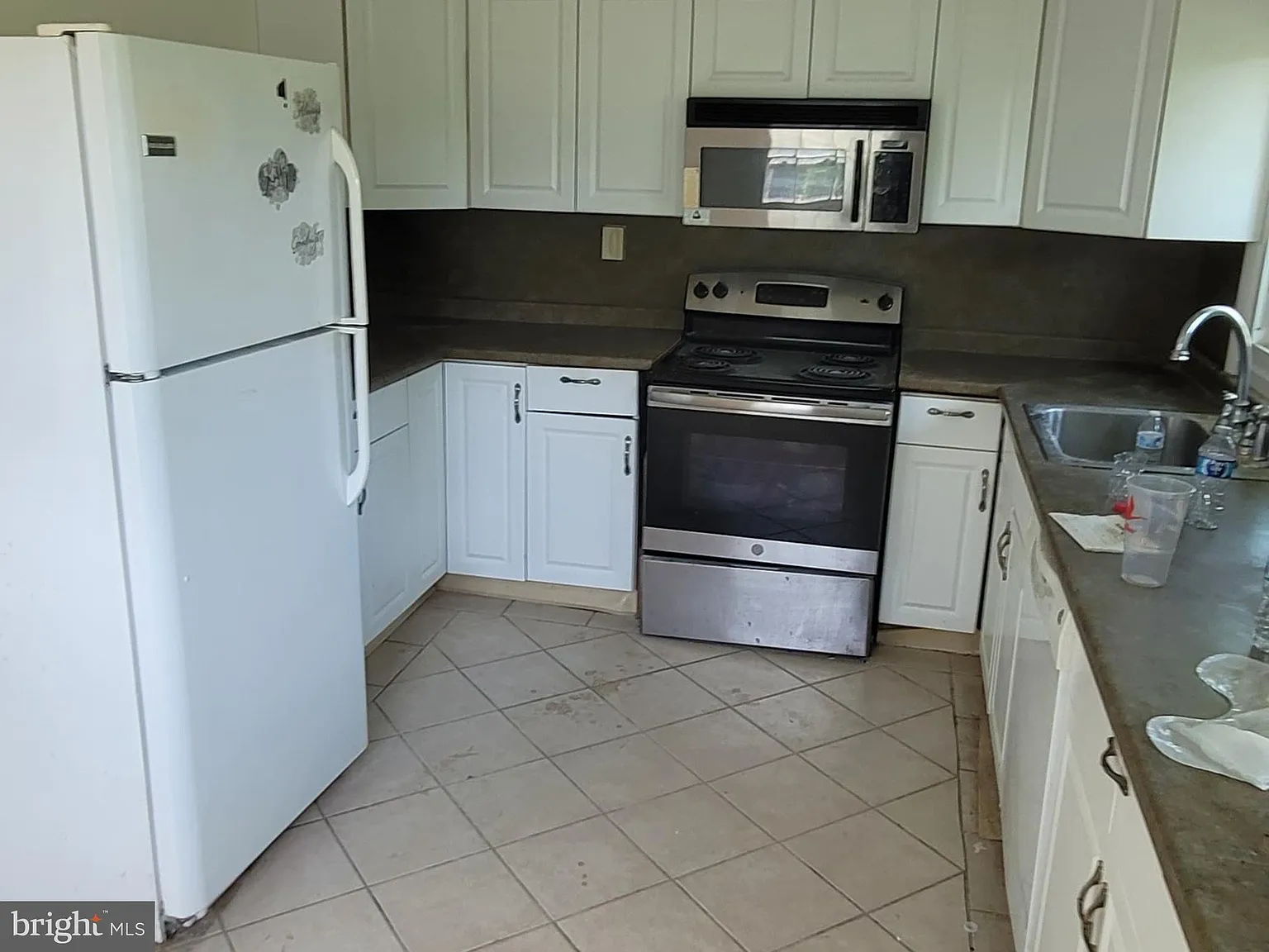 5 bed, 2.0 bath, 1624 sqft, $2,999 — Photo 3