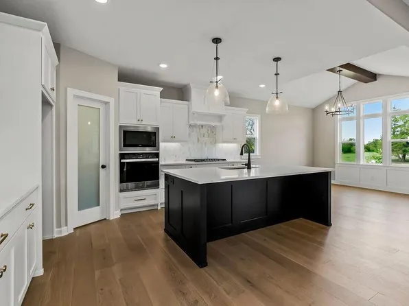 25446 W 91st Ter, Lenexa, KS 66227