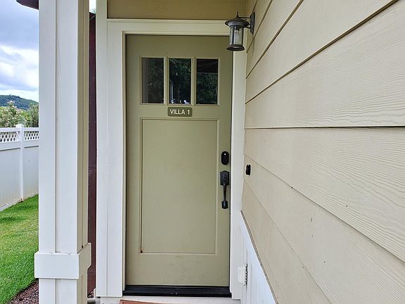 2nd image of 92-1510 Aliinui Dr APT 1