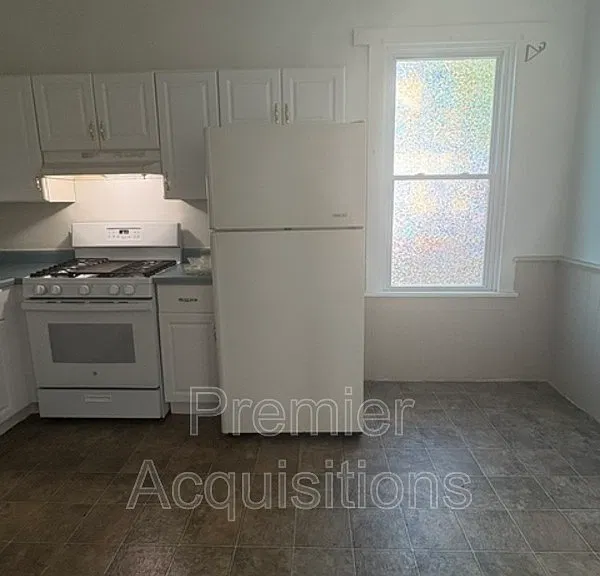 16 W Elm St — Photo 5