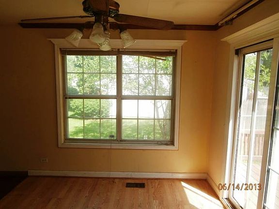 5th image of 208 Yellow Pine Dr