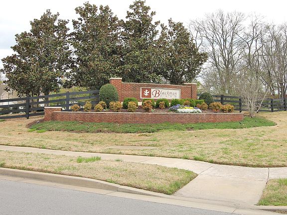 2nd image of 3417 Bluespruce Way