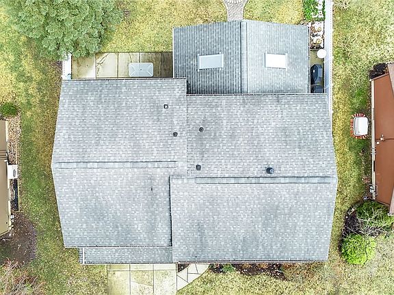 3rd image of 1833 Hopkins Rd