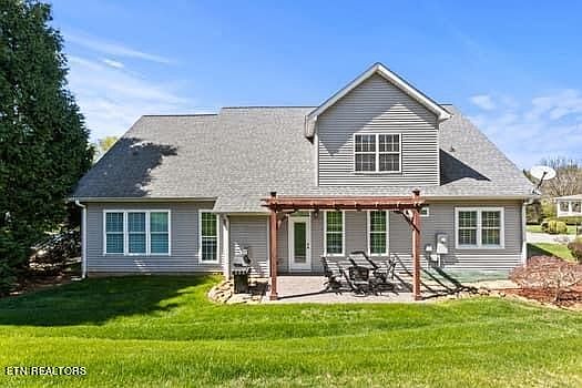 4th image of 810 Lourdes Ln