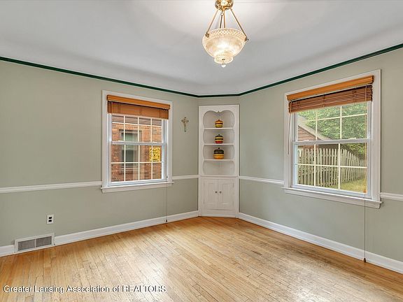 2nd image of 829 Ann St