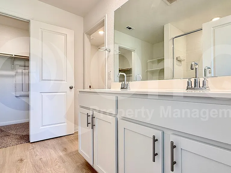 792 Lake Sweetwater Ln — Photo 17