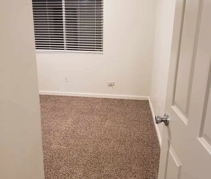 706 Timberleaf Dr — Photo 2