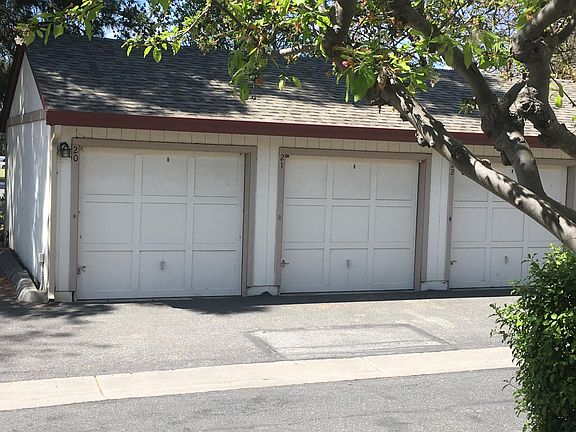 1 detached garage