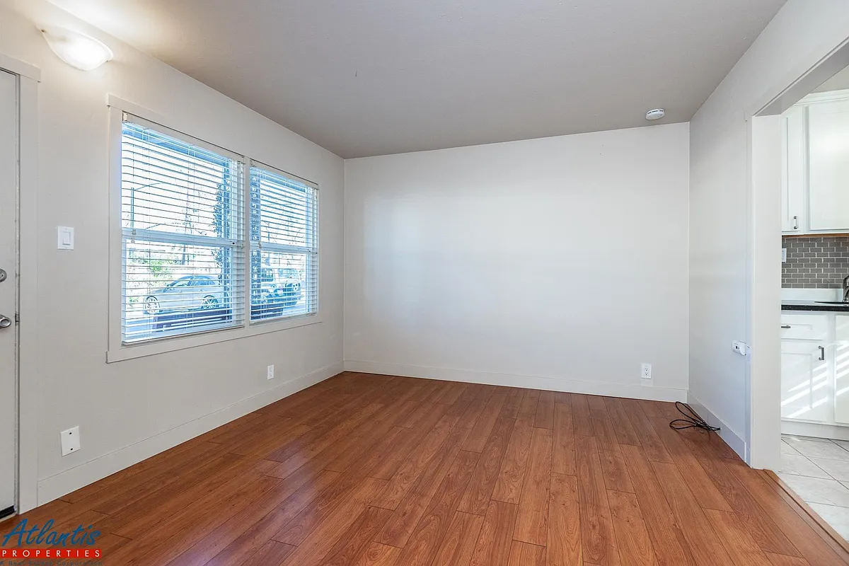 Building Photo - 589 N 3rd St #3