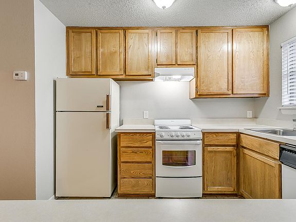 2nd image of 200 N Tarrant St #4