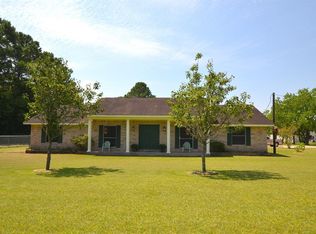 514 Barbers Hill Rd, Highlands, TX 77562